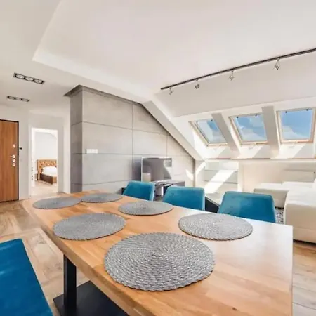 Golden Sw Barbary Apartment